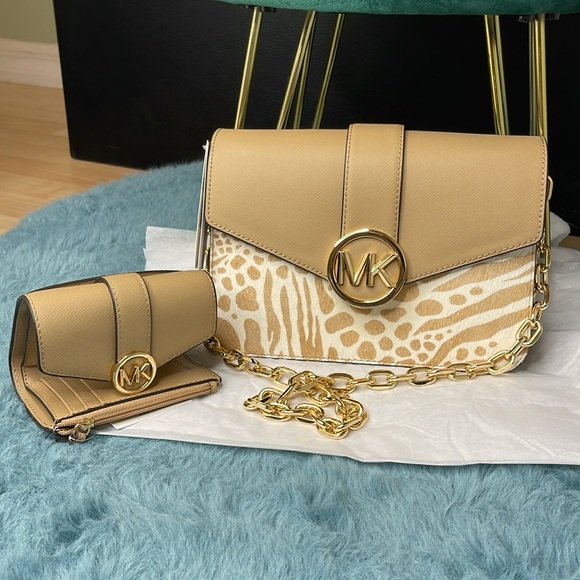 🛍️🤩Michael Michael Kors Carmen Shoulder Bag/Wallet Set🛍️🤩 - Picture 4 of 17